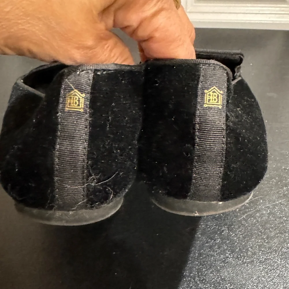 Birdies size 8 black velveteen flats with plush lining